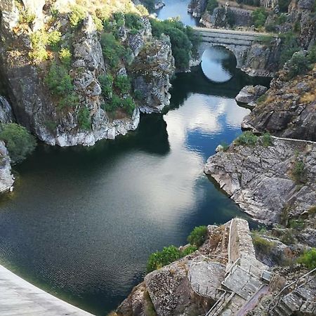 厄埃易高酒店 Cervera de Buitrago 外观 照片