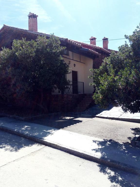 厄埃易高酒店 Cervera de Buitrago 外观 照片