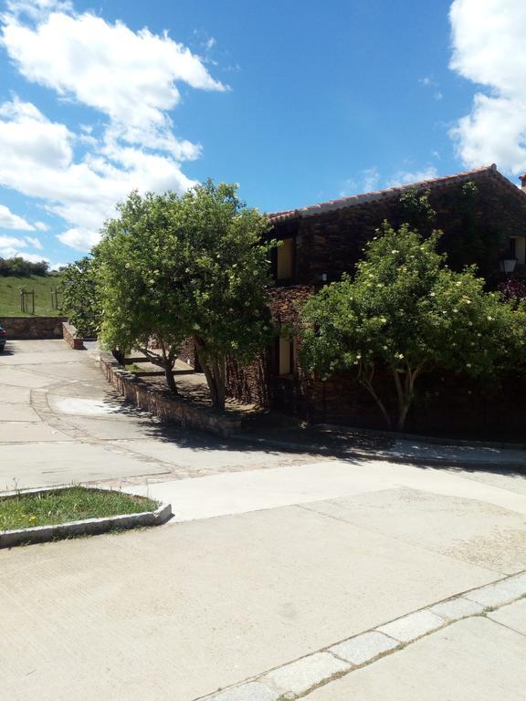 厄埃易高酒店 Cervera de Buitrago 外观 照片