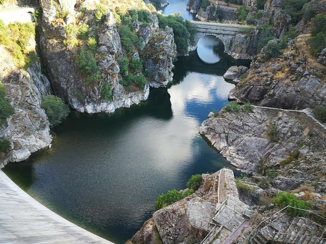 厄埃易高酒店 Cervera de Buitrago 外观 照片